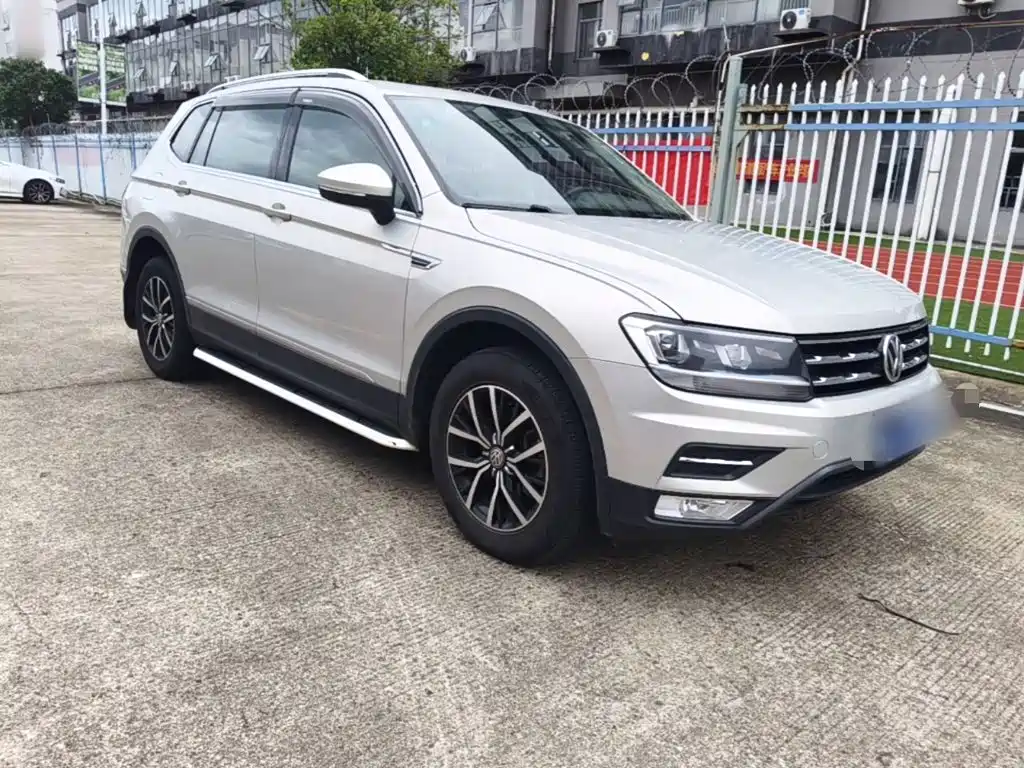 Volkswagen Tiguan L L 2017 330TSI AT Luxury