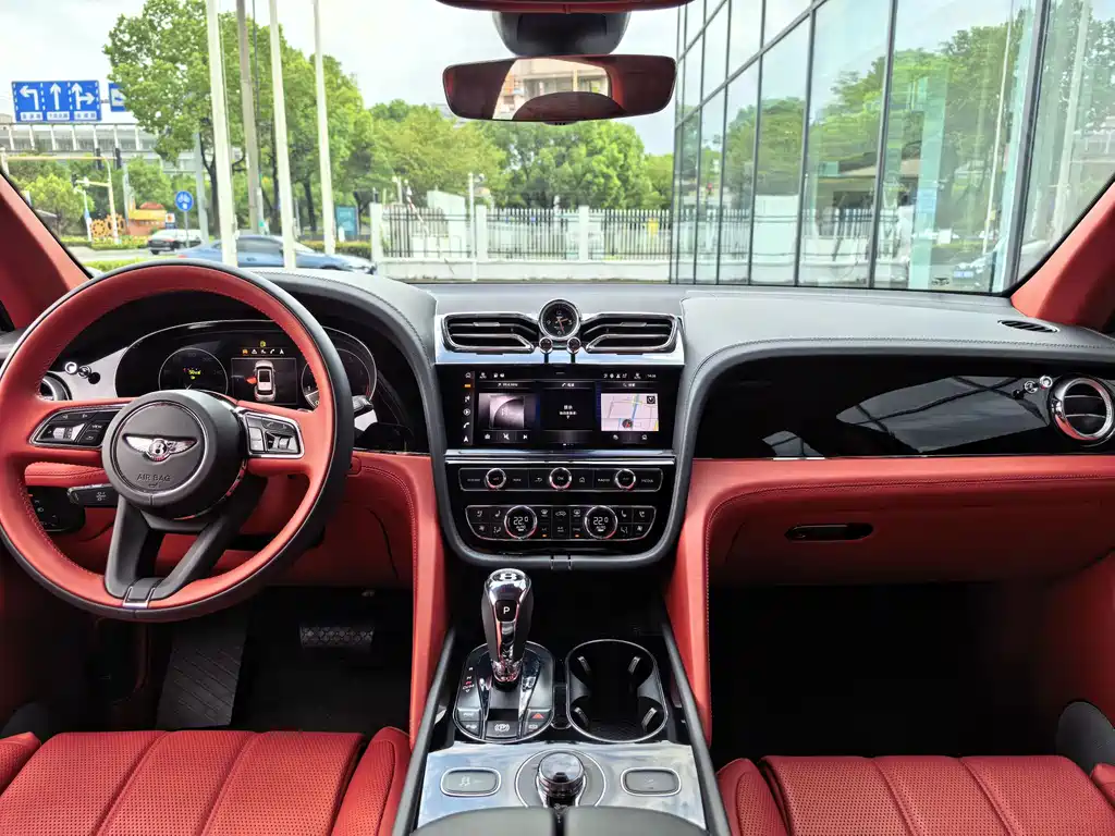 Bentley Bentayga — миниатюра 12