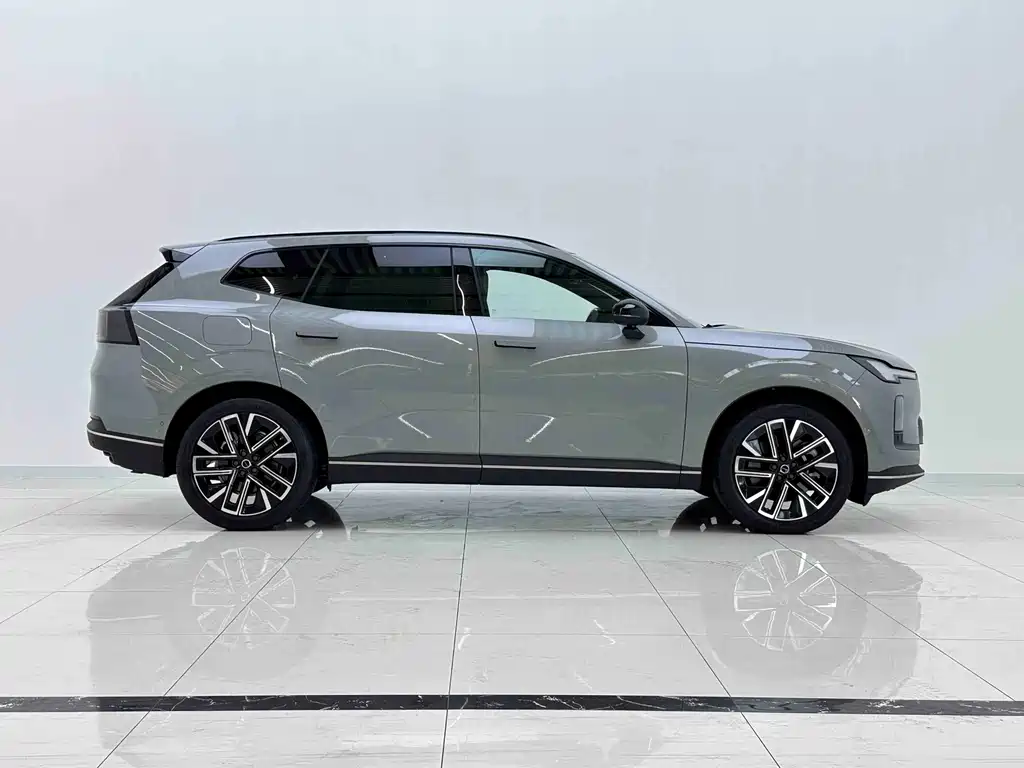 Volvo XC70 2026 Plus