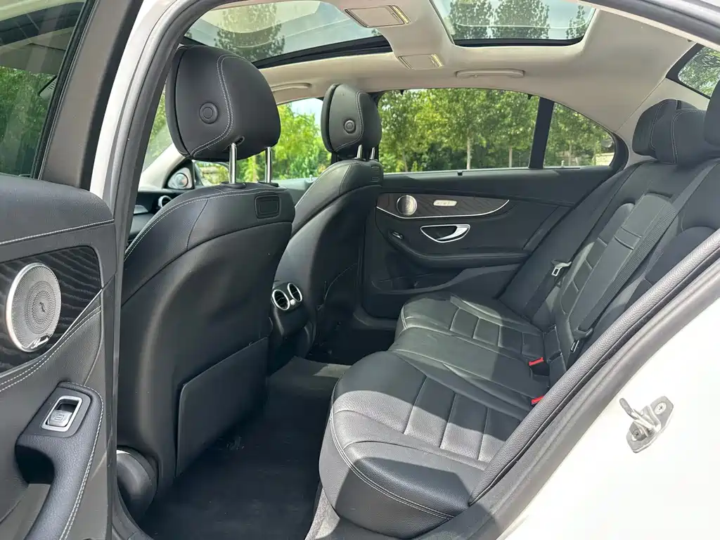 Mercedes-Benz C-Class — миниатюра 8