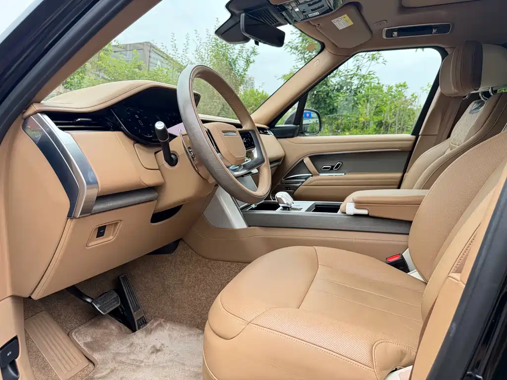 Land Rover Range Rover 2024 3.0 L6 400PS SV Long Wheelbase 4 мест