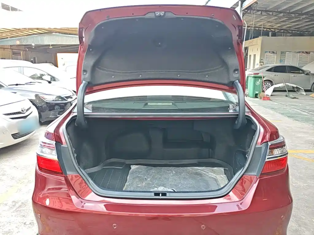 Toyota Camry — миниатюра 19