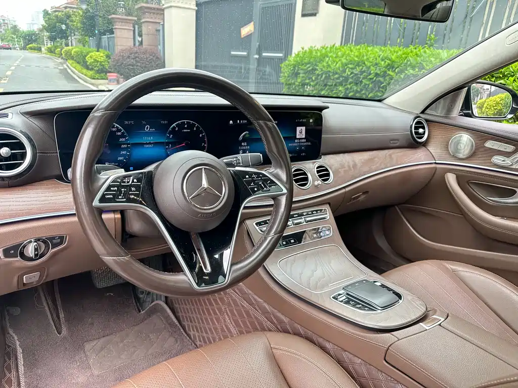 Mercedes-Benz E-Class — миниатюра 6