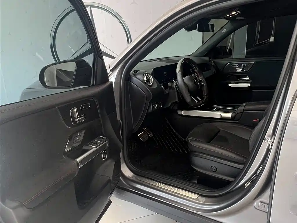 Mercedes-Benz GLB AMG — миниатюра 7
