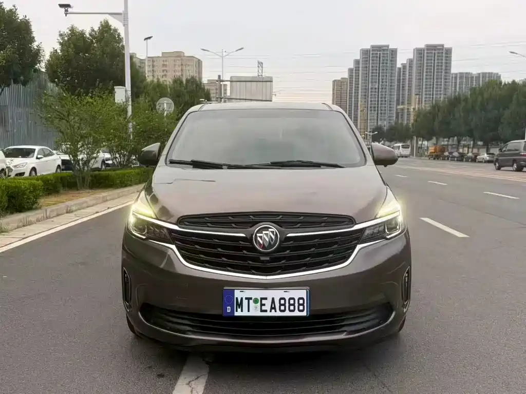 Buick GL8 — миниатюра 2