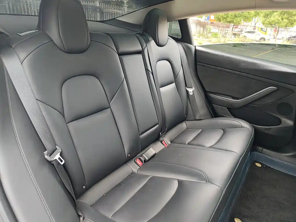 Tesla Model 3 - фото 17