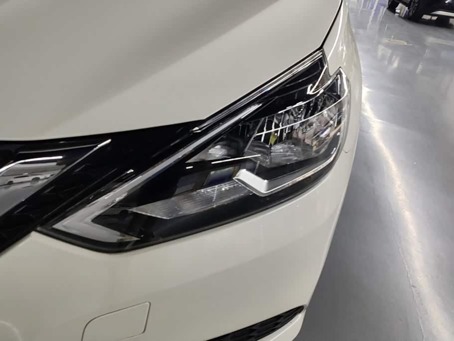 Nissan Sylphy 1.6 л 2023 г. Белый, пробег 39100 км