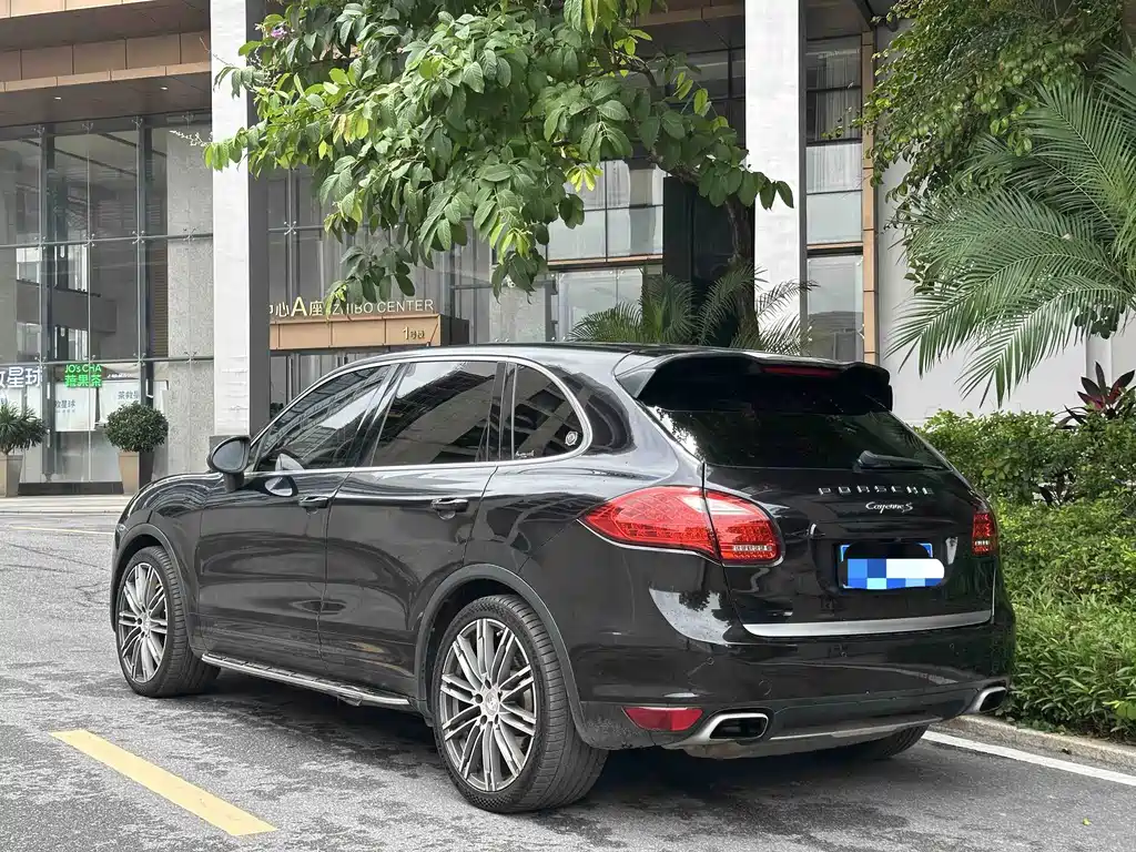 Porsche Cayenne — миниатюра 6