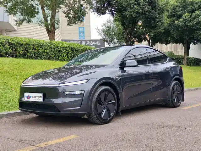 TESLA MODEL Y 2025