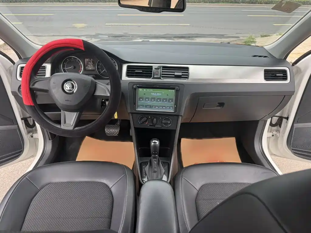 Skoda Rapid Spaceback — миниатюра 13