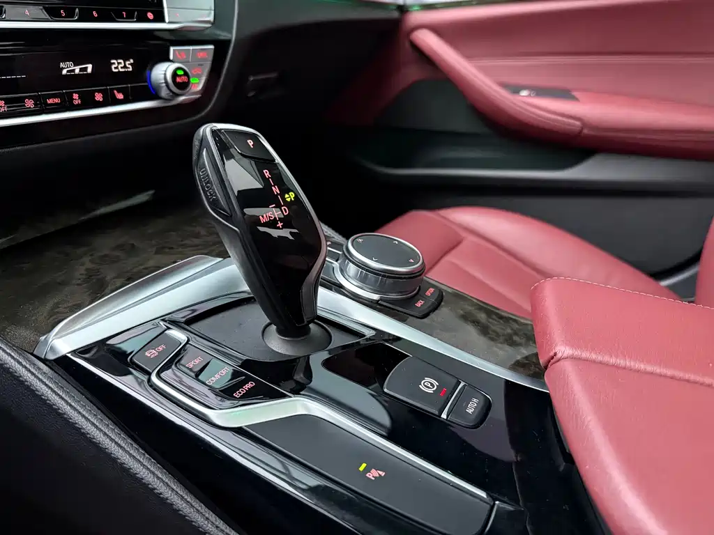 BMW 5 Series — миниатюра 13