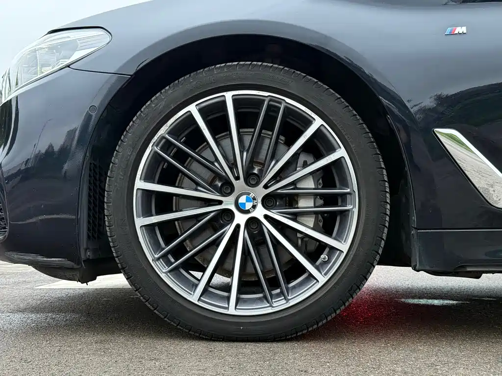 BMW 5 Series — миниатюра 23