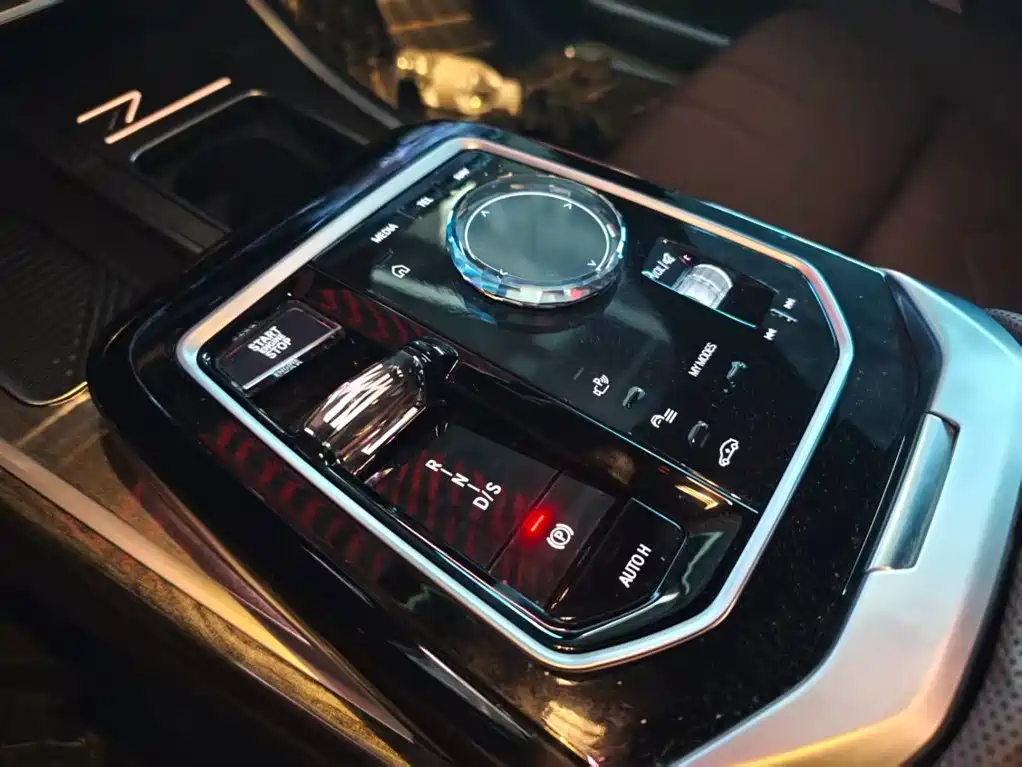 BMW 7 Series — миниатюра 7