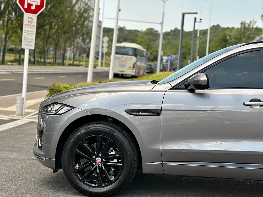 Jaguar F-PACE — миниатюра 11