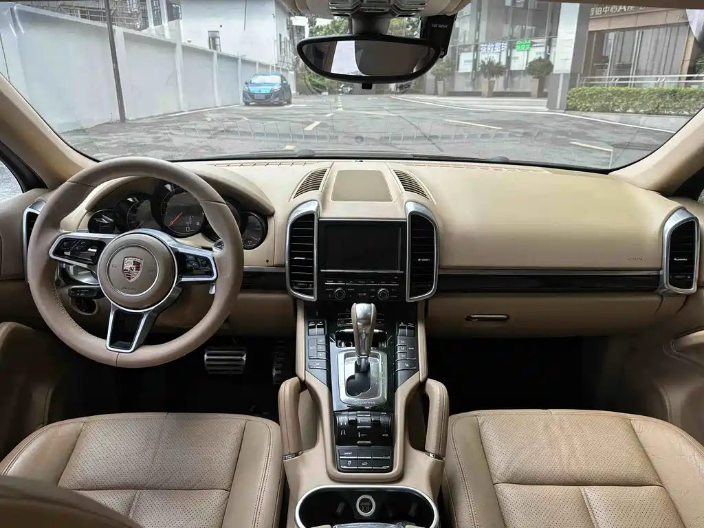 Porsche Cayenne — миниатюра 10
