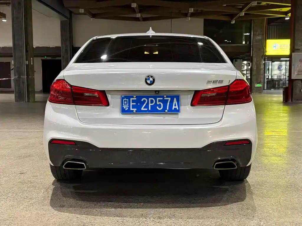 BMW 5 Series — миниатюра 7