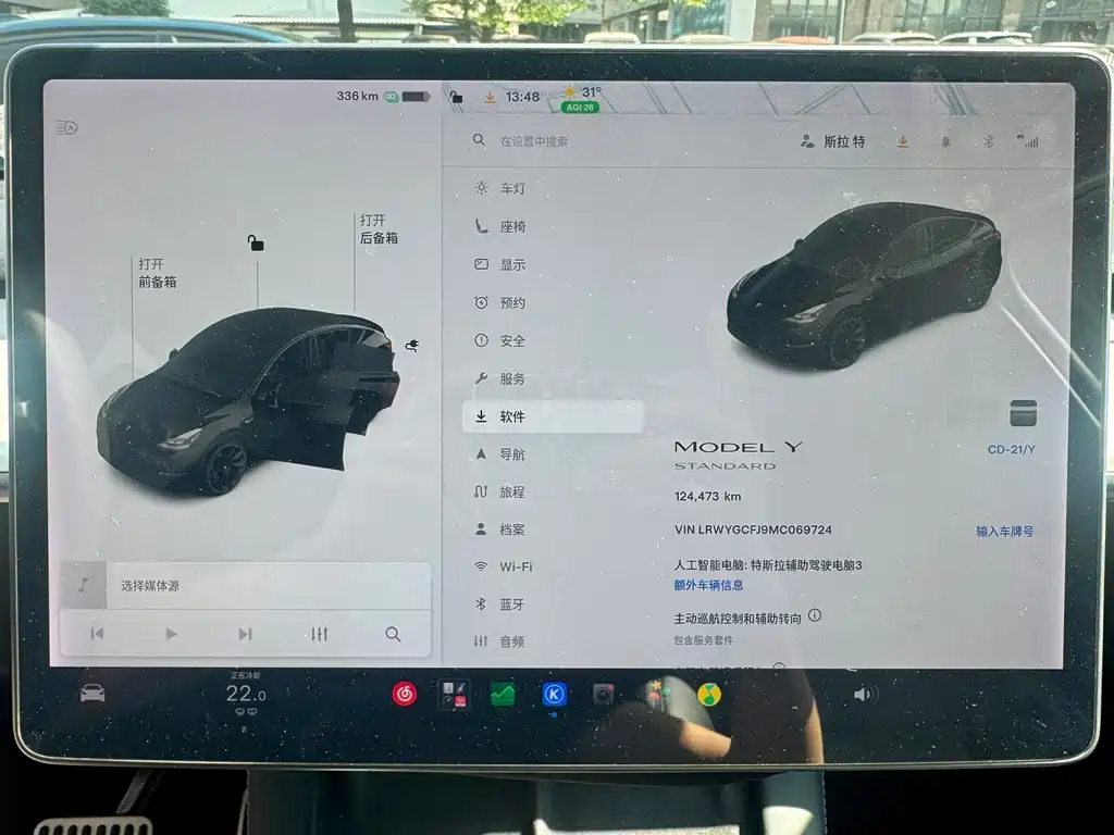 Tesla Model Y — миниатюра 15
