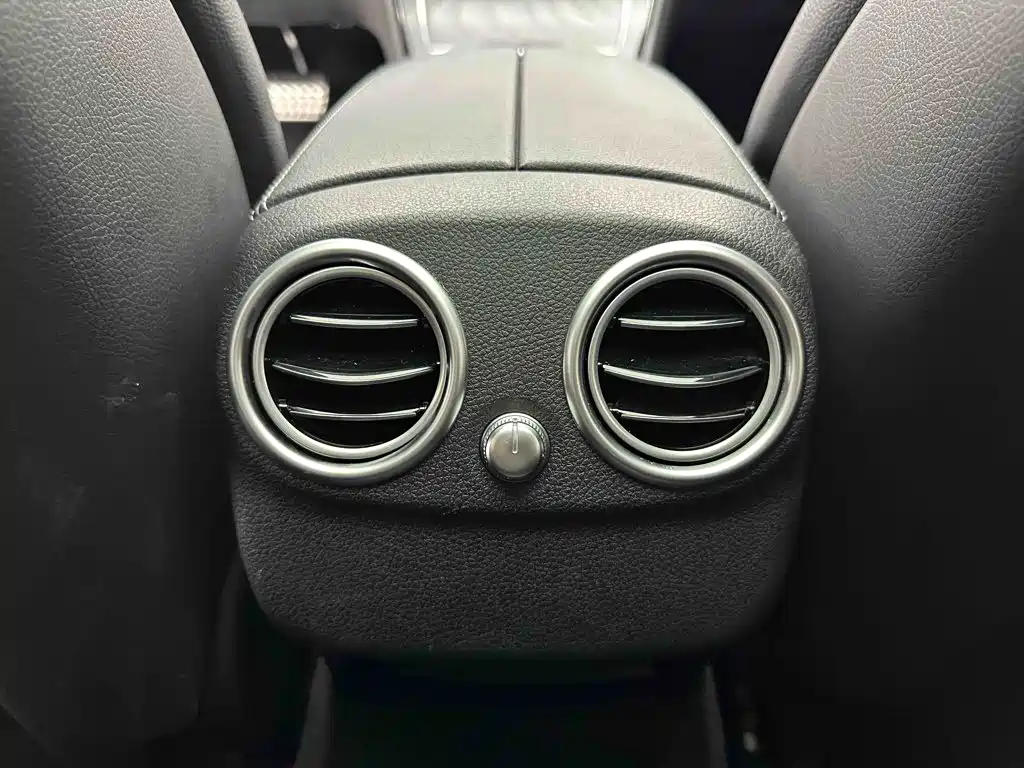 Mercedes-Benz C-Class (Import) — миниатюра 12