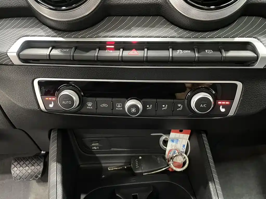 Audi Q2L 2022 35 TFSI Fashion