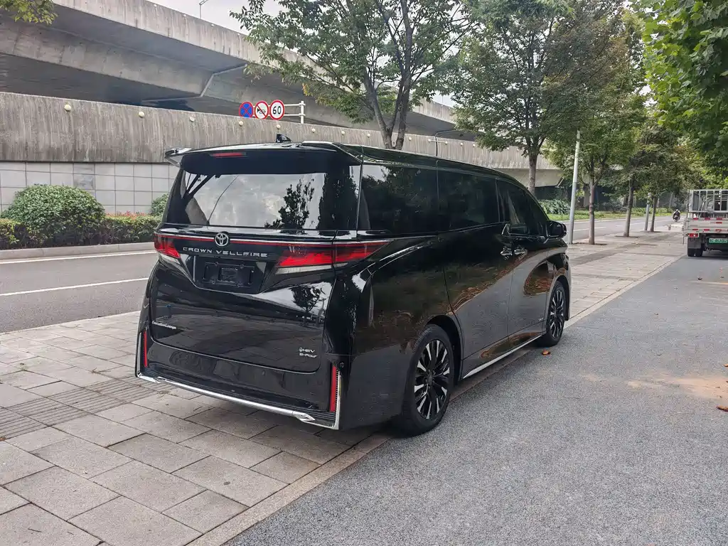 Toyota Vellfire — миниатюра 9