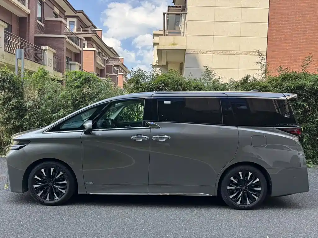 Toyota Vellfire — миниатюра 5