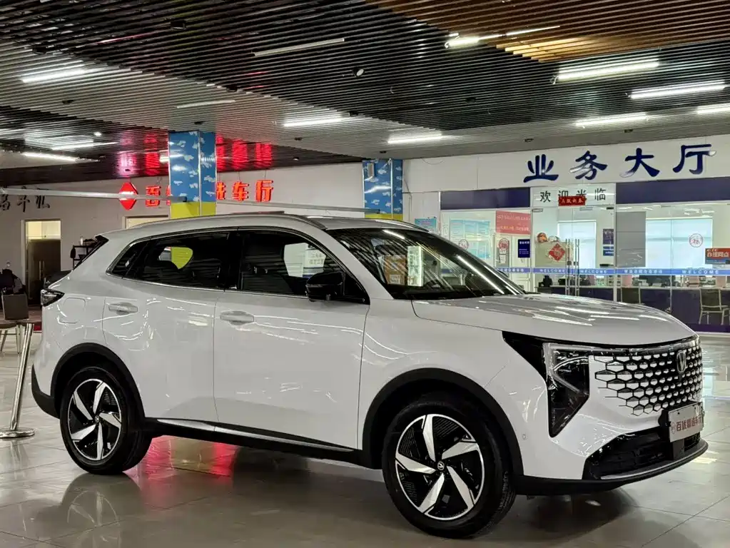 Changan CS55 Plus PHEV - фото 3