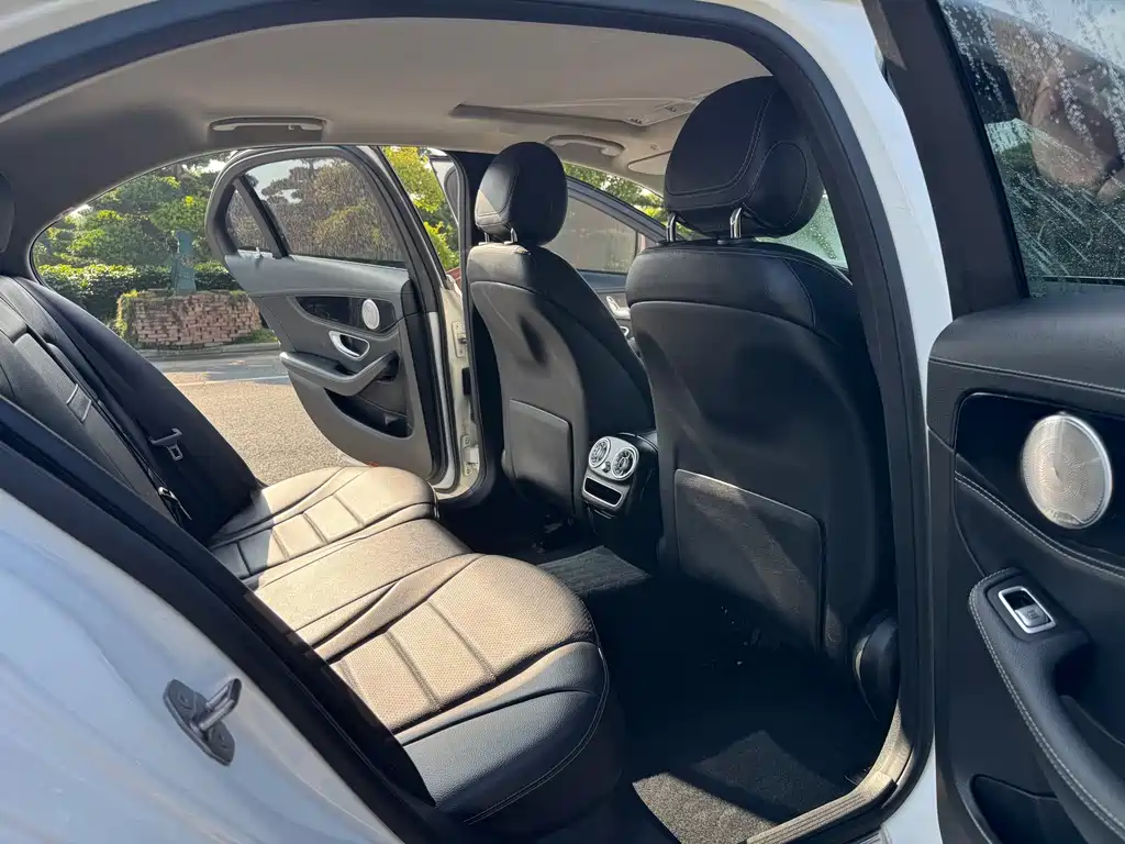 Mercedes-Benz C-Class — миниатюра 8