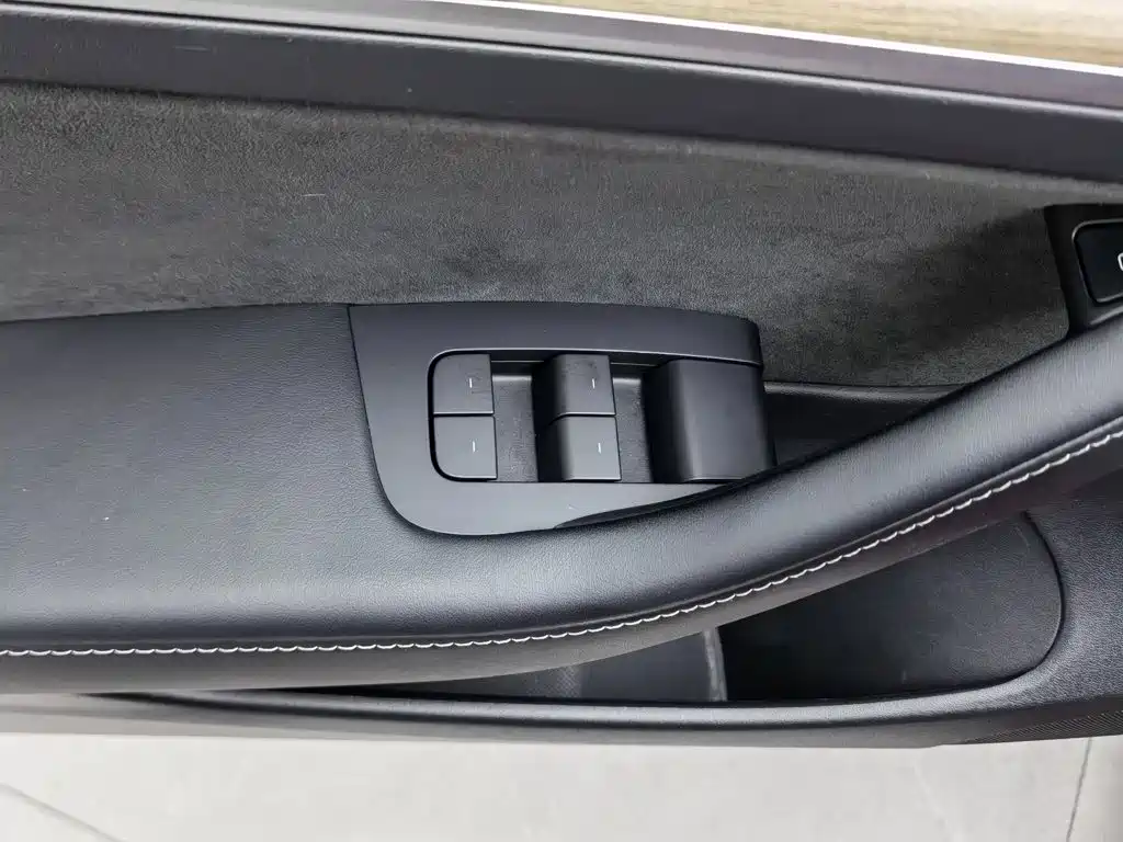 Tesla Model 3 — миниатюра 9