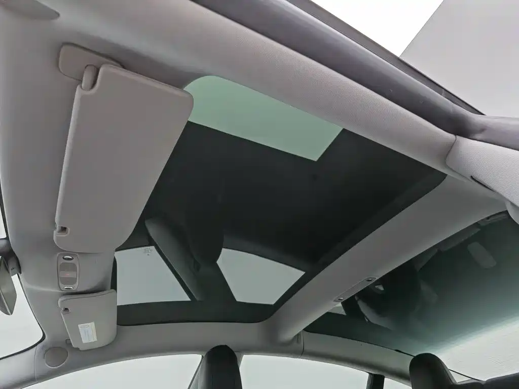 Tesla Model 3 — миниатюра 14