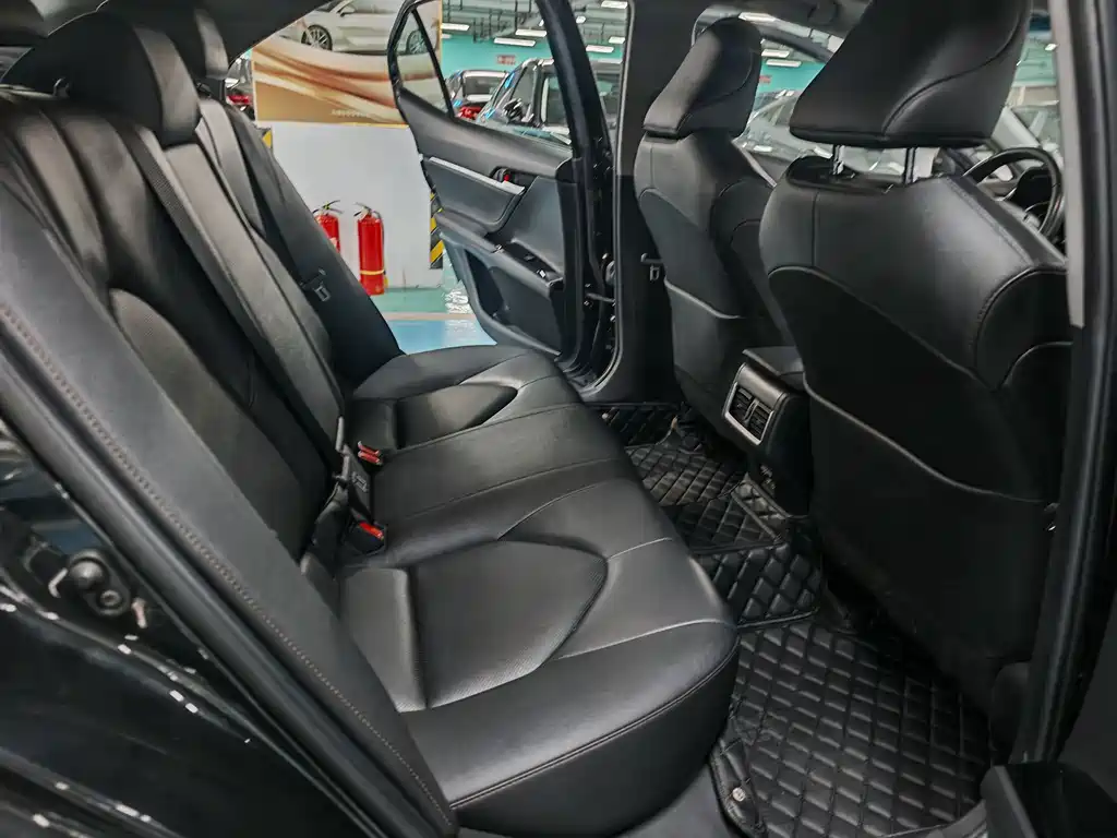 Toyota Camry — миниатюра 8