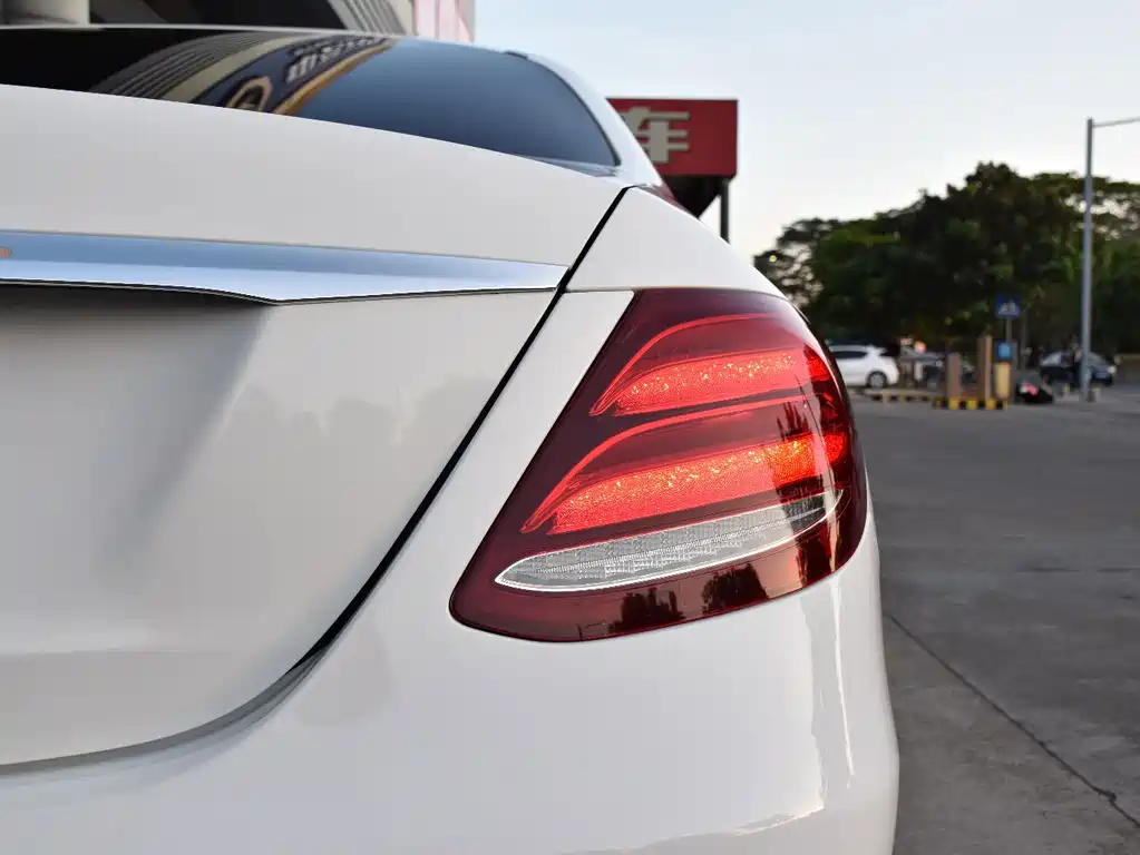 Mercedes-Benz E-Class — миниатюра 19