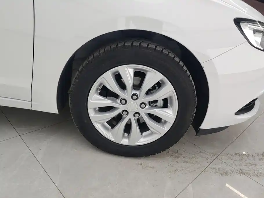 Buick Excelle — миниатюра 6