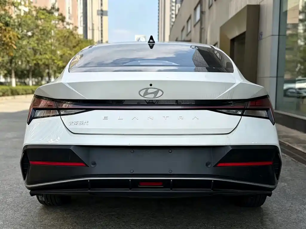 Hyundai Elantra — миниатюра 9