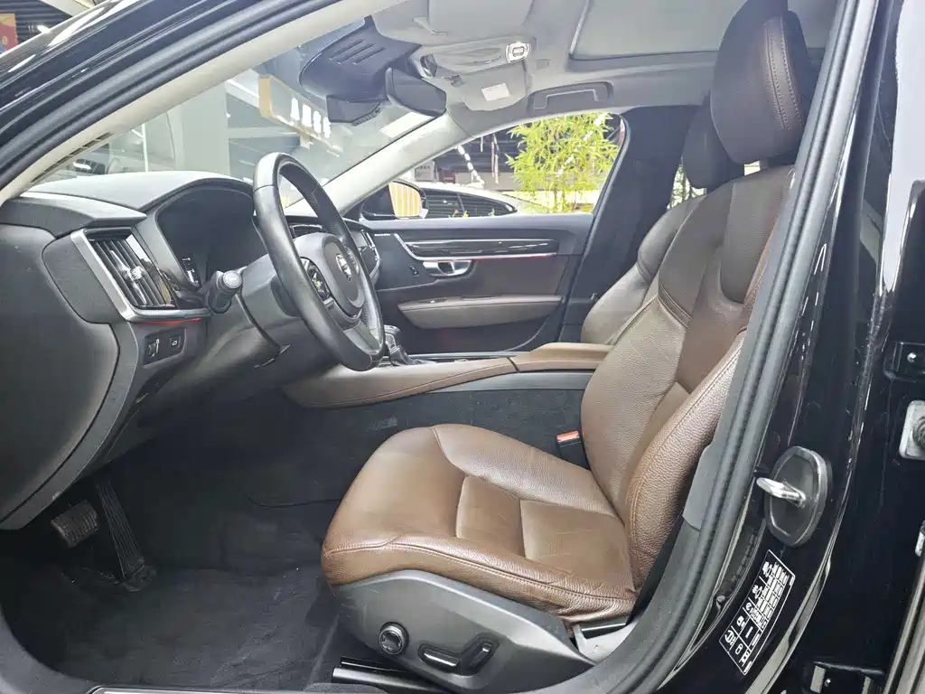 Volvo S90 — миниатюра 8