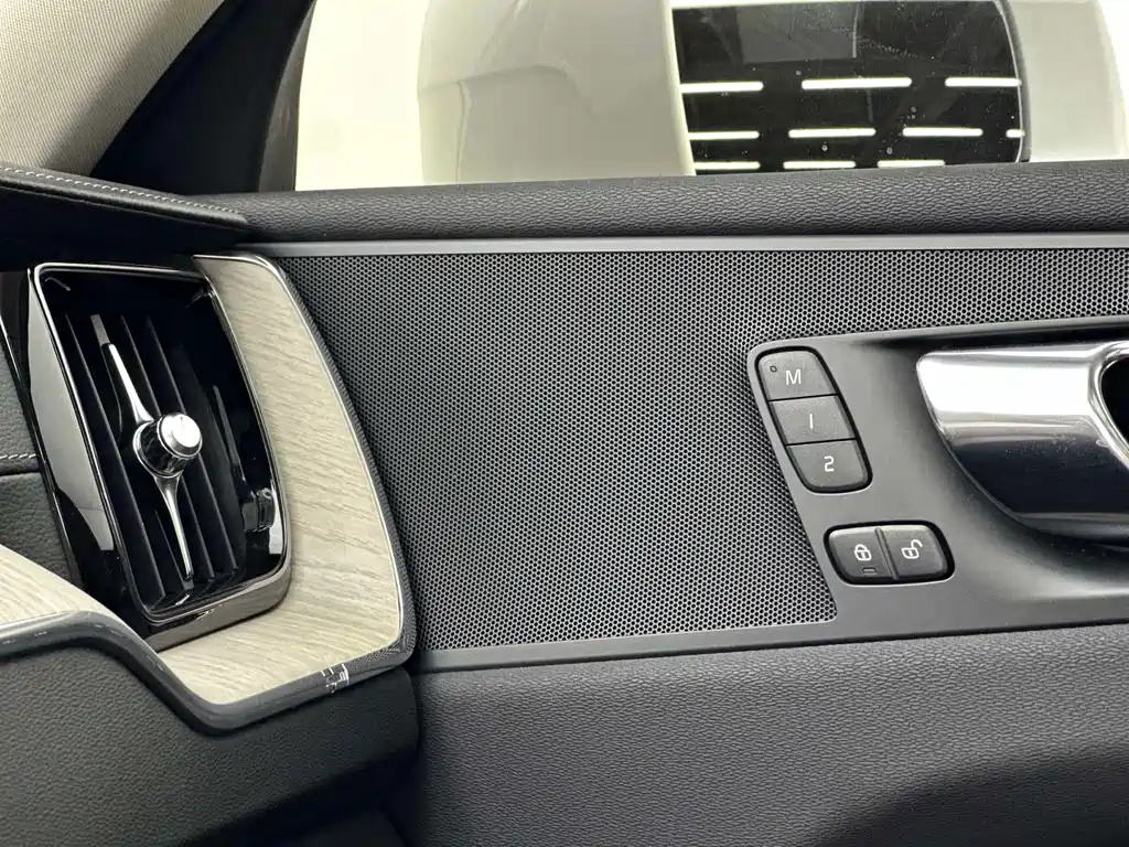 Volvo XC60 — миниатюра 8