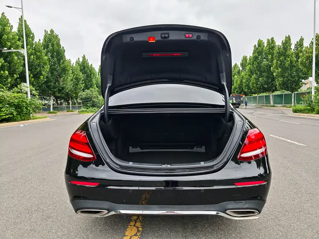 Mercedes-Benz E-Class — миниатюра 17