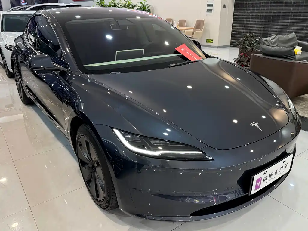 Tesla Model 3 — миниатюра 3