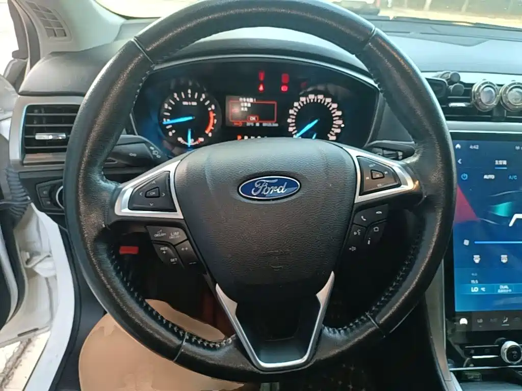 Ford Mondeo — миниатюра 11
