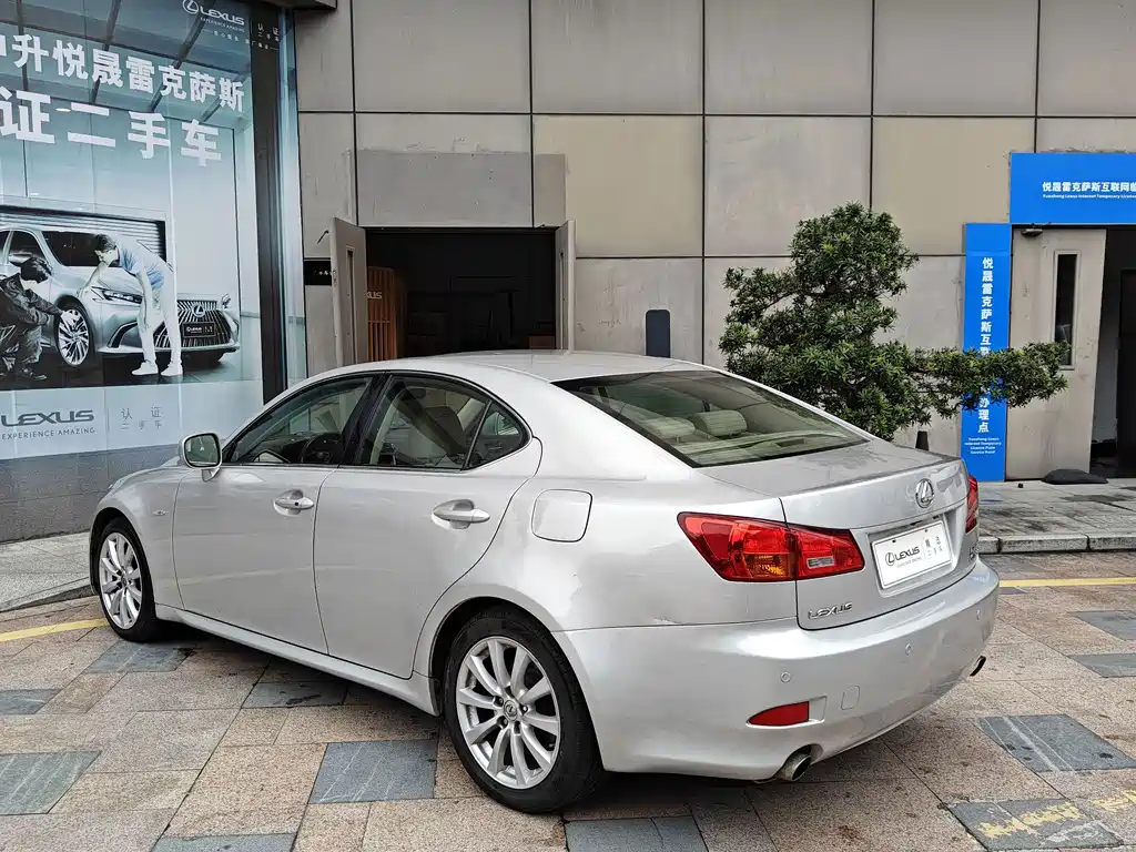 Lexus IS — миниатюра 7