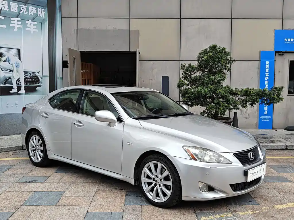 Lexus IS — миниатюра 8