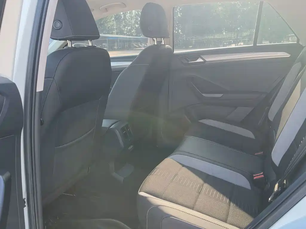 Volkswagen T-Roc — миниатюра 11