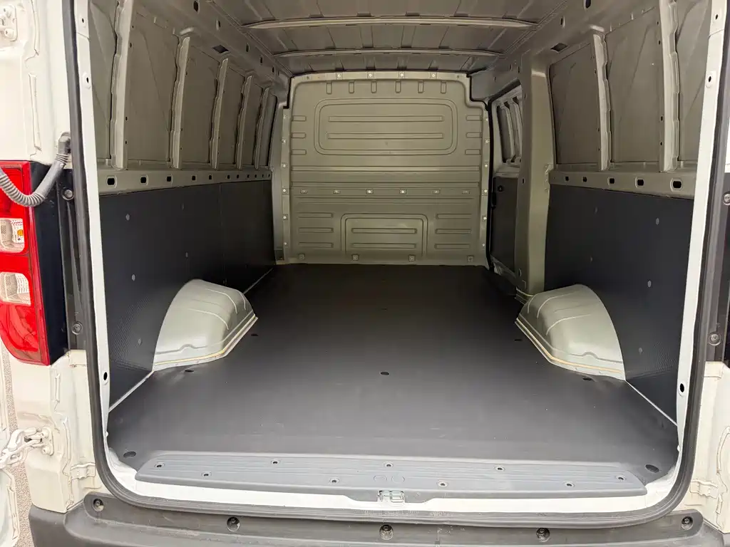 Wuling Yangguang — миниатюра 10