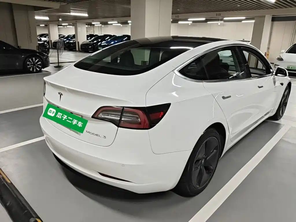 Tesla Model 3 — миниатюра 7