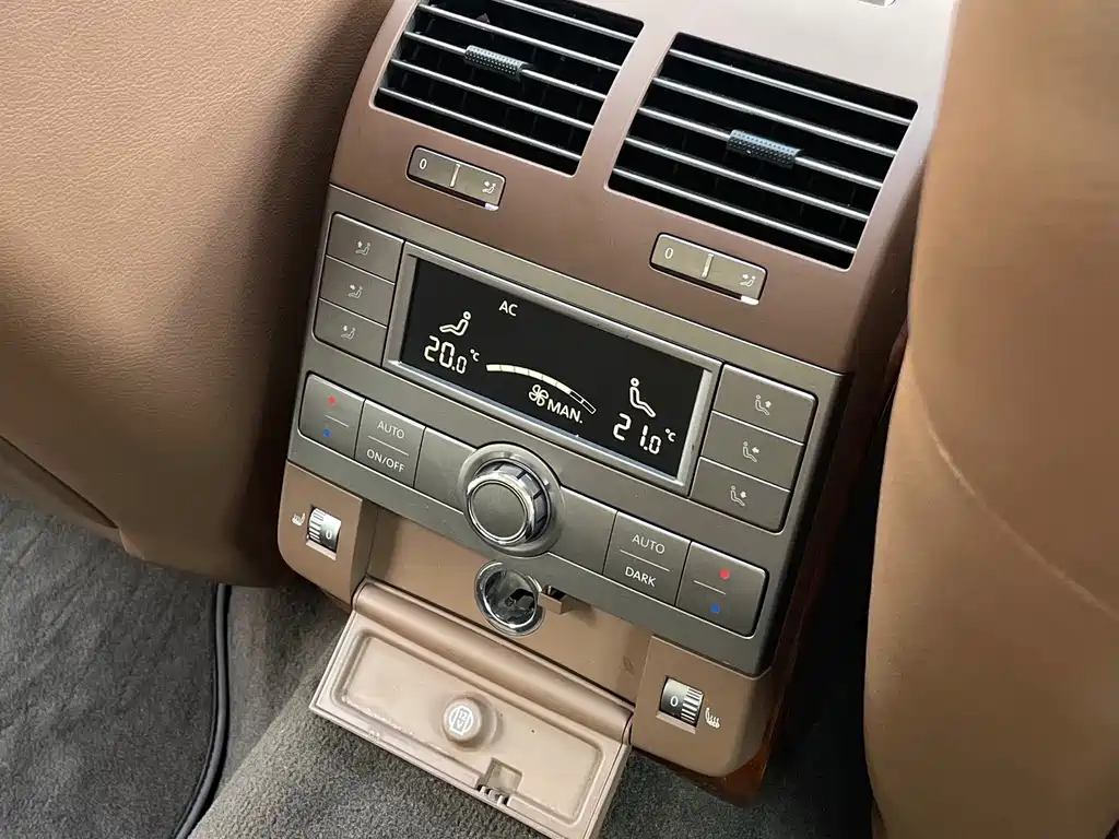Volkswagen Phaeton — миниатюра 11
