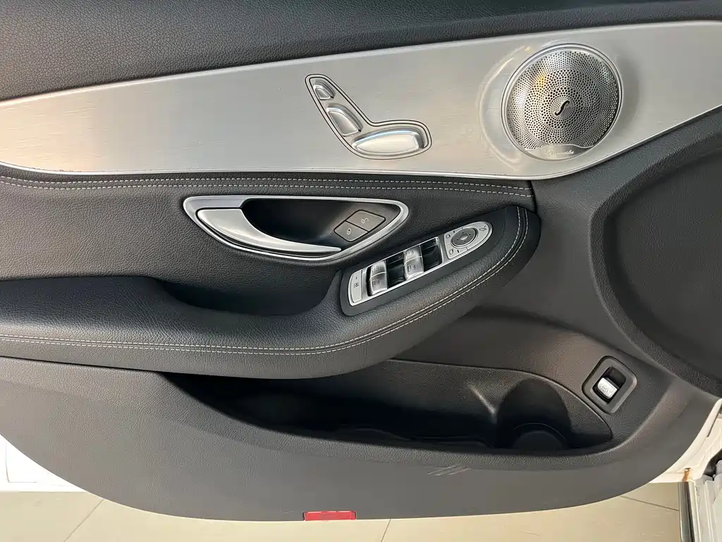 Mercedes-Benz C-Class — миниатюра 4