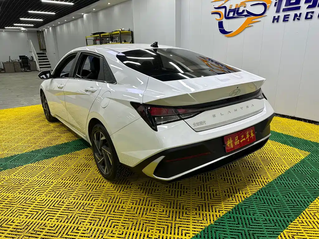 Hyundai Elantra — миниатюра 6