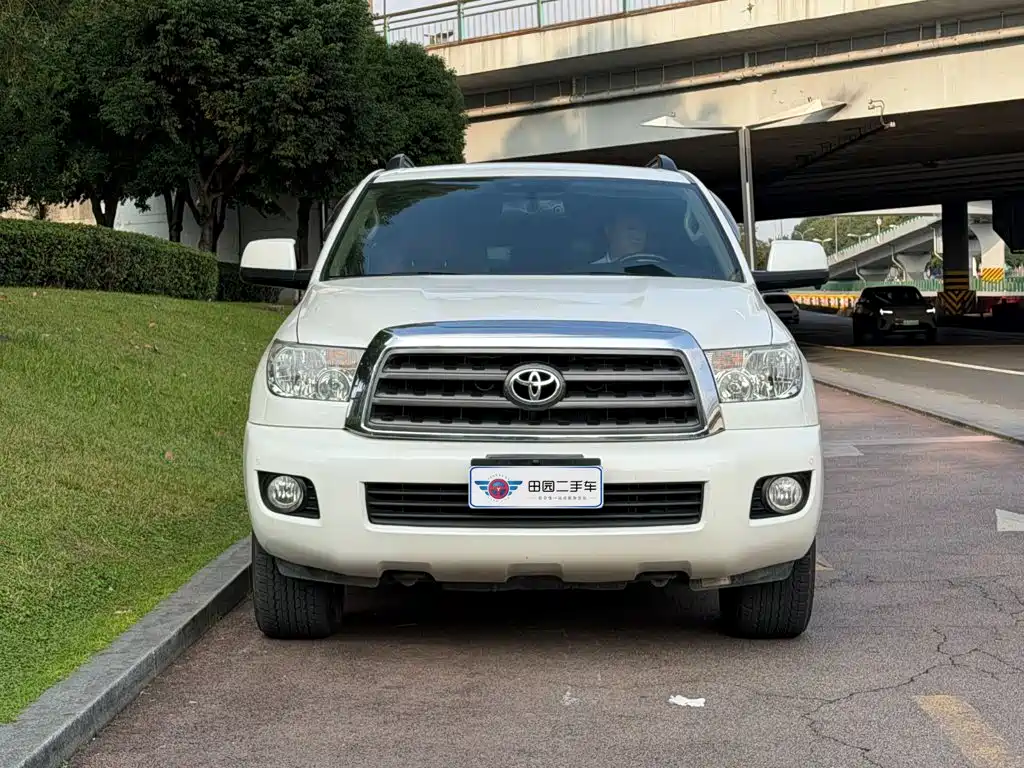 Toyota Sequoia — миниатюра 2