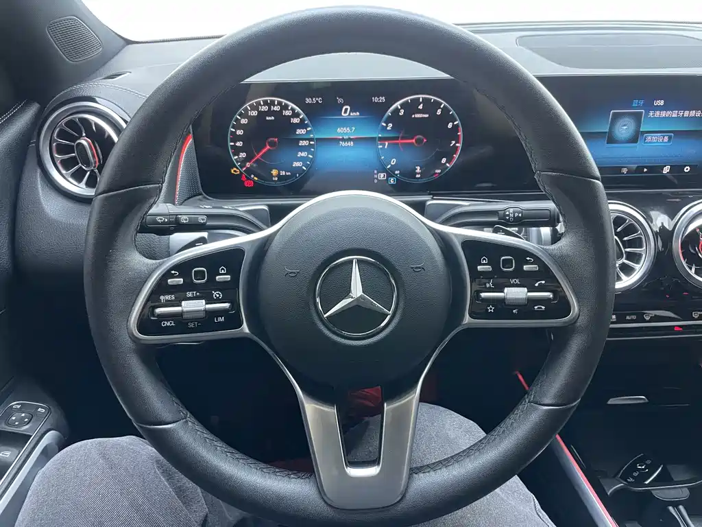 Mercedes-Benz GLB — миниатюра 9