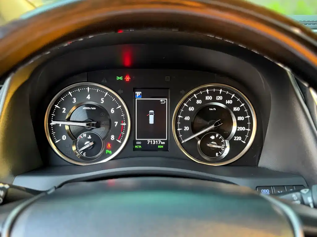 Toyota Alphard — миниатюра 12