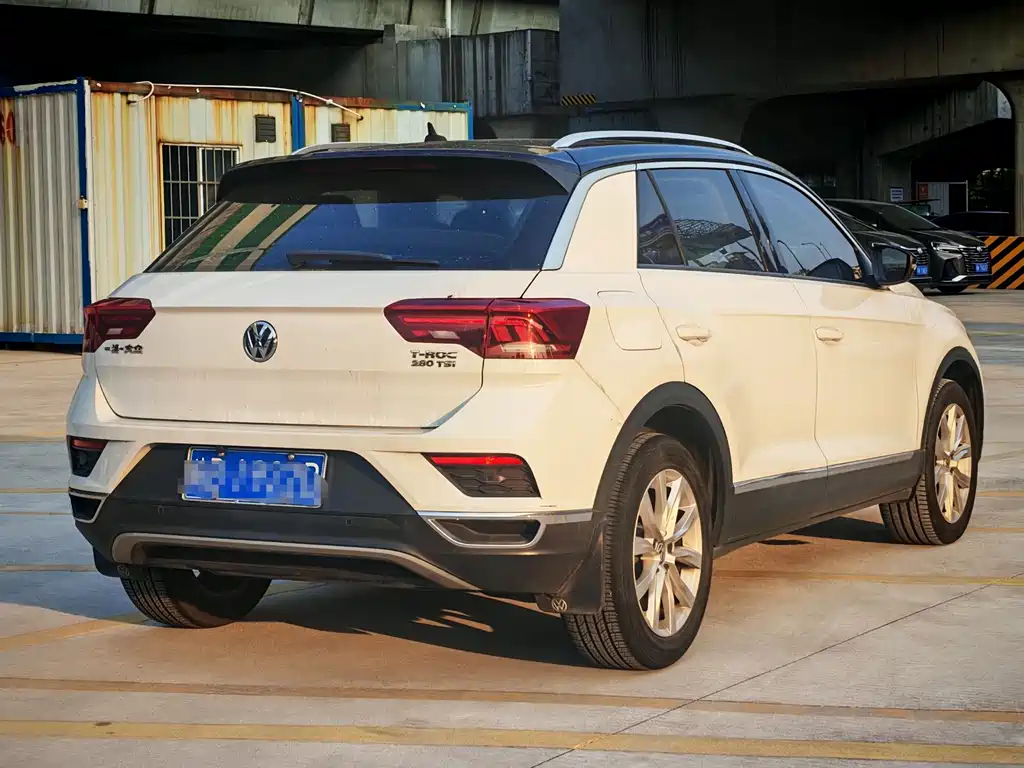 Volkswagen T-Roc - фото 9
